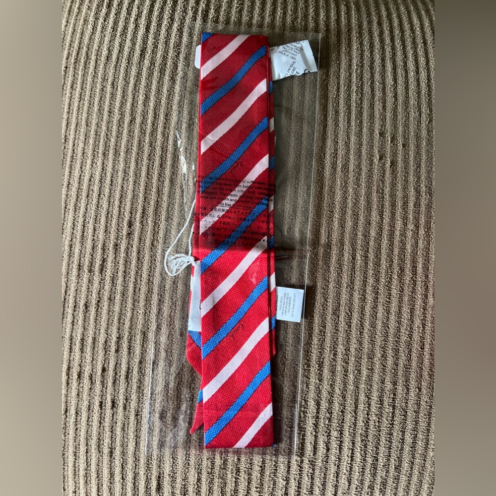 Coach Signature Boardwalk Floral Print Silk Skinny Scarf nwt - Picture 4 of 4